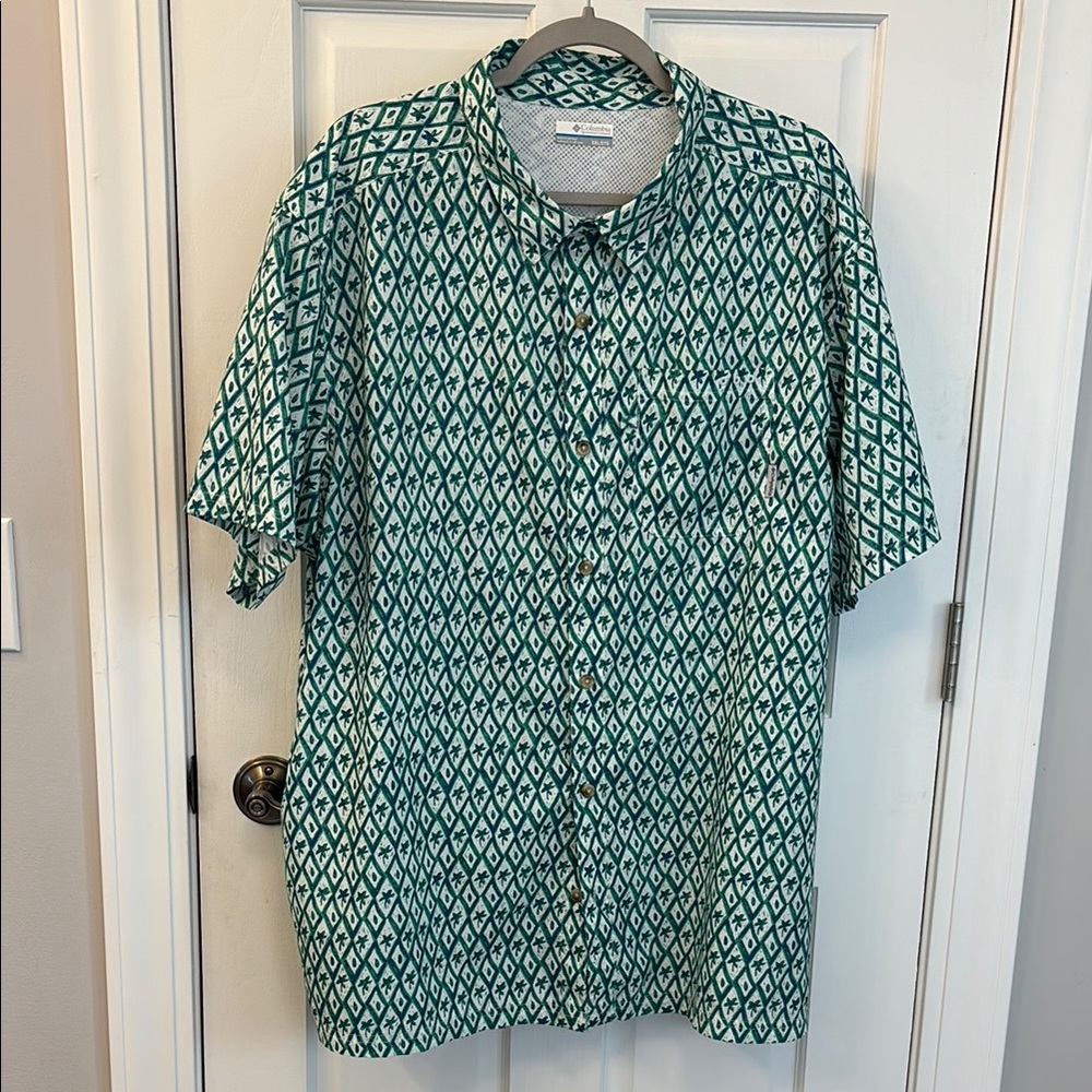 Columbia Green Geometric Men's  (PFG- Performance Fishing Gear) Shirt